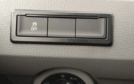 Volkswagen Transporter T6 рестайлинг, 2022 год, 2 800 000 рублей, 9 фотография