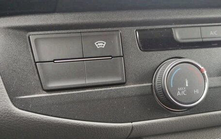 Volkswagen Transporter T6 рестайлинг, 2022 год, 2 800 000 рублей, 12 фотография