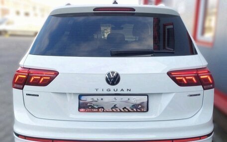 Volkswagen Tiguan II, 2023 год, 3 200 000 рублей, 5 фотография