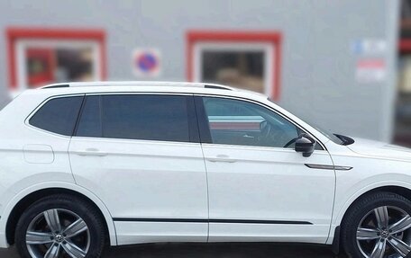 Volkswagen Tiguan II, 2023 год, 3 200 000 рублей, 7 фотография