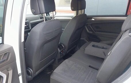 Volkswagen Tiguan II, 2023 год, 3 200 000 рублей, 10 фотография