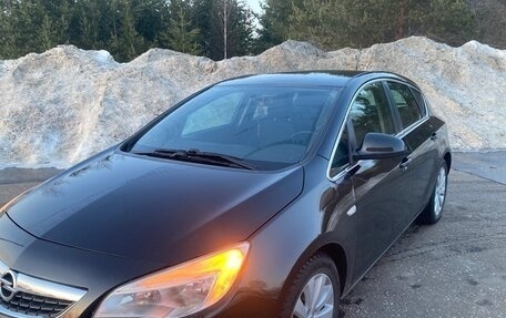 Opel Astra J, 2011 год, 625 000 рублей, 2 фотография