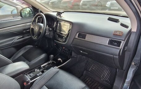 Mitsubishi Outlander III рестайлинг 3, 2019 год, 2 750 000 рублей, 4 фотография