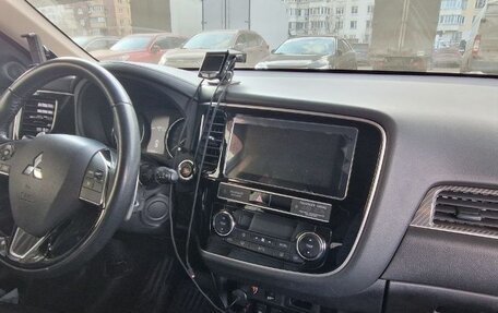 Mitsubishi Outlander III рестайлинг 3, 2019 год, 2 750 000 рублей, 7 фотография