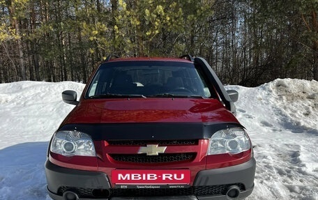 Chevrolet Niva I рестайлинг, 2017 год, 710 000 рублей, 2 фотография
