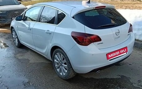 Opel Astra J, 2011 год, 550 000 рублей, 3 фотография