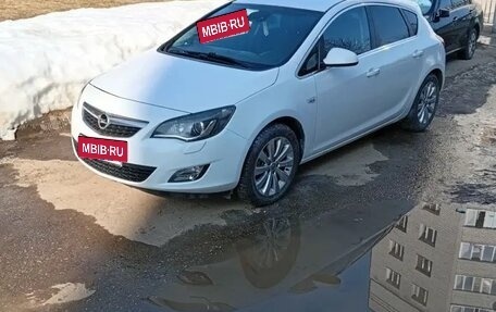 Opel Astra J, 2011 год, 550 000 рублей, 2 фотография