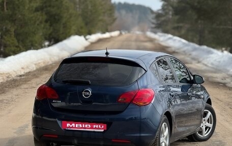 Opel Astra J, 2011 год, 645 000 рублей, 2 фотография