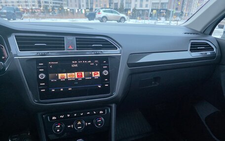 Volkswagen Tiguan II, 2019 год, 3 950 000 рублей, 2 фотография