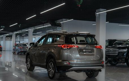 Toyota RAV4, 2018 год, 2 480 000 рублей, 4 фотография