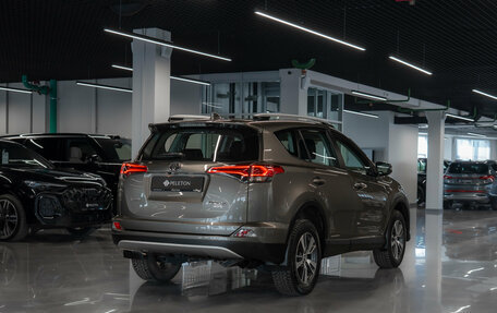 Toyota RAV4, 2018 год, 2 480 000 рублей, 5 фотография