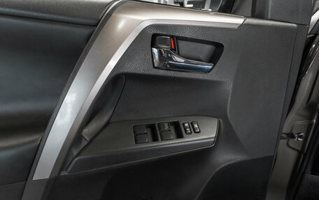 Toyota RAV4, 2018 год, 2 480 000 рублей, 13 фотография