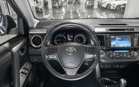 Toyota RAV4, 2018 год, 2 480 000 рублей, 10 фотография