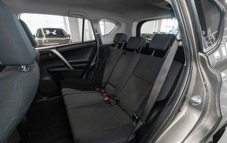 Toyota RAV4, 2018 год, 2 480 000 рублей, 12 фотография