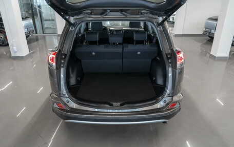 Toyota RAV4, 2018 год, 2 480 000 рублей, 21 фотография