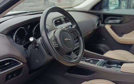 Jaguar F-Pace, 2016 год, 1 990 000 рублей, 5 фотография