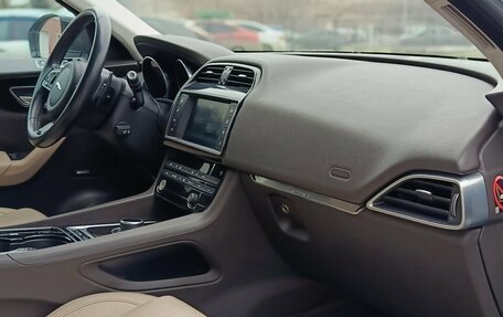 Jaguar F-Pace, 2016 год, 1 990 000 рублей, 12 фотография