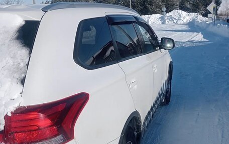 Mitsubishi Outlander III рестайлинг 3, 2018 год, 1 650 000 рублей, 5 фотография