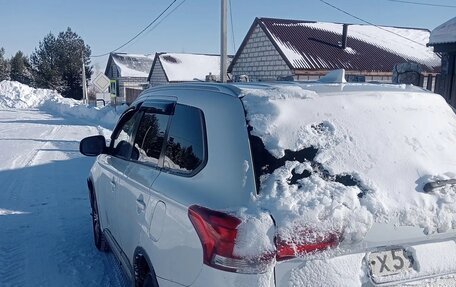 Mitsubishi Outlander III рестайлинг 3, 2018 год, 1 650 000 рублей, 8 фотография