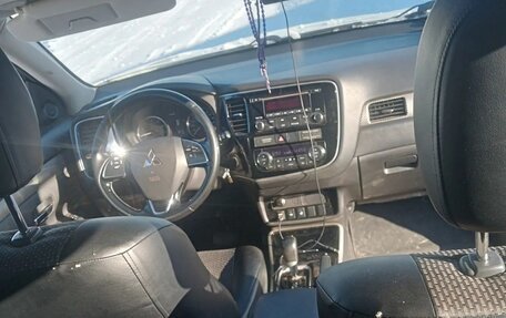 Mitsubishi Outlander III рестайлинг 3, 2018 год, 1 650 000 рублей, 3 фотография