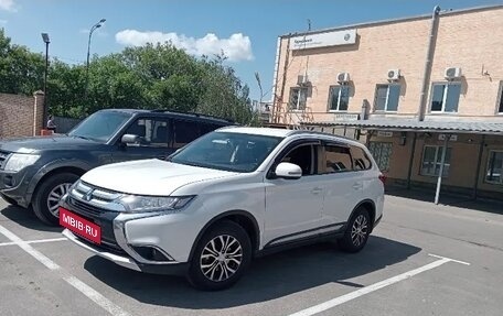 Mitsubishi Outlander III рестайлинг 3, 2018 год, 1 650 000 рублей, 2 фотография