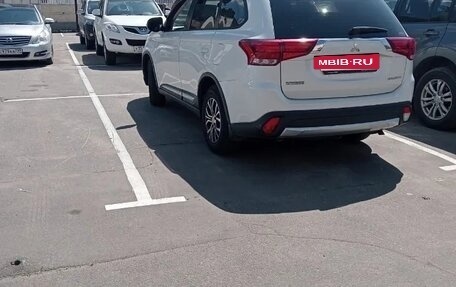 Mitsubishi Outlander III рестайлинг 3, 2018 год, 1 650 000 рублей, 6 фотография