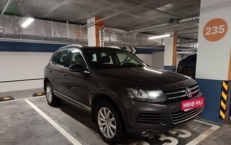 Volkswagen Touareg III, 2011 год, 1 720 000 рублей, 2 фотография