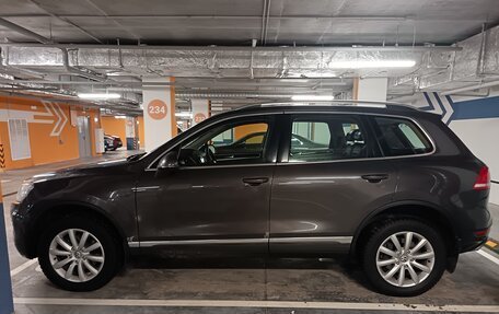 Volkswagen Touareg III, 2011 год, 1 720 000 рублей, 3 фотография