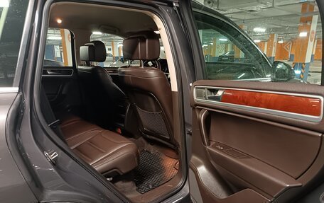 Volkswagen Touareg III, 2011 год, 1 720 000 рублей, 6 фотография