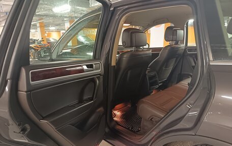 Volkswagen Touareg III, 2011 год, 1 720 000 рублей, 8 фотография