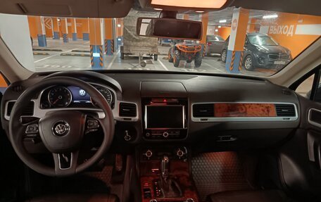 Volkswagen Touareg III, 2011 год, 1 720 000 рублей, 10 фотография