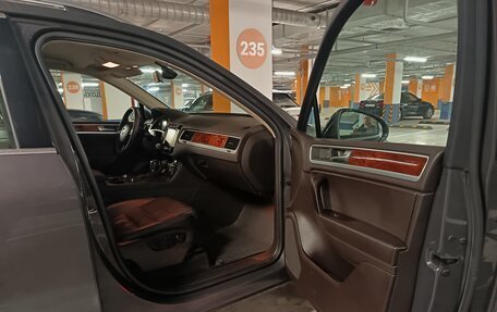 Volkswagen Touareg III, 2011 год, 1 720 000 рублей, 7 фотография