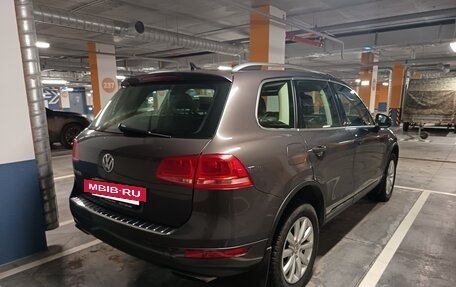 Volkswagen Touareg III, 2011 год, 1 720 000 рублей, 5 фотография