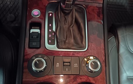 Volkswagen Touareg III, 2011 год, 1 720 000 рублей, 17 фотография