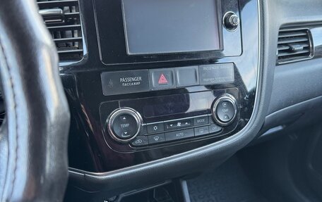 Mitsubishi Outlander III рестайлинг 3, 2016 год, 2 150 000 рублей, 6 фотография