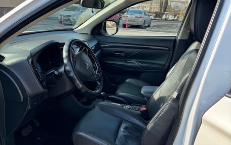 Mitsubishi Outlander III рестайлинг 3, 2016 год, 2 150 000 рублей, 8 фотография