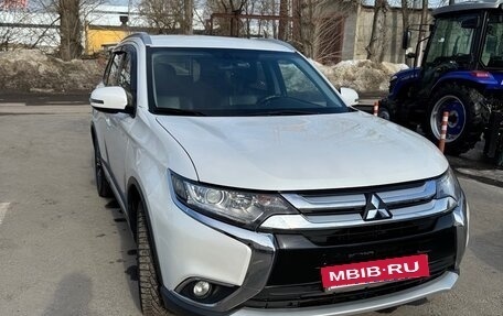 Mitsubishi Outlander III рестайлинг 3, 2016 год, 2 150 000 рублей, 2 фотография