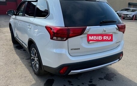Mitsubishi Outlander III рестайлинг 3, 2016 год, 2 150 000 рублей, 3 фотография