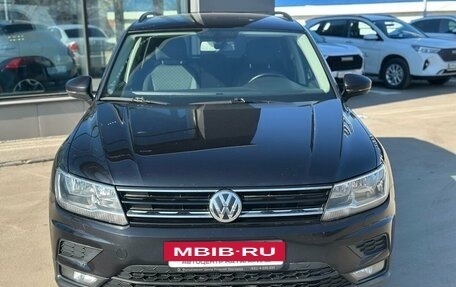 Volkswagen Tiguan II, 2018 год, 1 949 000 рублей, 2 фотография