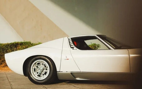 Lamborghini Miura, 1968 год, 223 000 000 рублей, 5 фотография