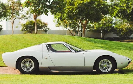 Lamborghini Miura, 1968 год, 223 000 000 рублей, 2 фотография