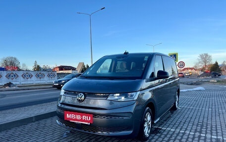 Volkswagen Multivan, 2022 год, 4 370 000 рублей, 2 фотография