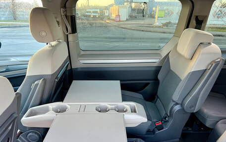 Volkswagen Multivan, 2022 год, 4 370 000 рублей, 9 фотография