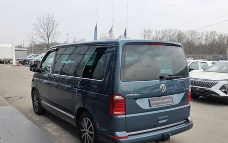 Volkswagen Multivan T6 рестайлинг, 2018 год, 4 700 000 рублей, 9 фотография