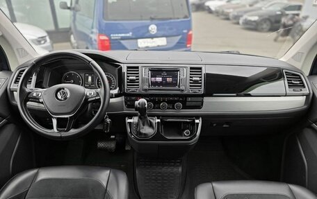 Volkswagen Multivan T6 рестайлинг, 2018 год, 4 700 000 рублей, 12 фотография