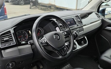 Volkswagen Multivan T6 рестайлинг, 2018 год, 4 700 000 рублей, 18 фотография