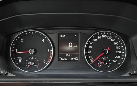 Volkswagen Multivan T6 рестайлинг, 2018 год, 4 700 000 рублей, 17 фотография