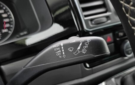 Volkswagen Multivan T6 рестайлинг, 2018 год, 4 700 000 рублей, 16 фотография