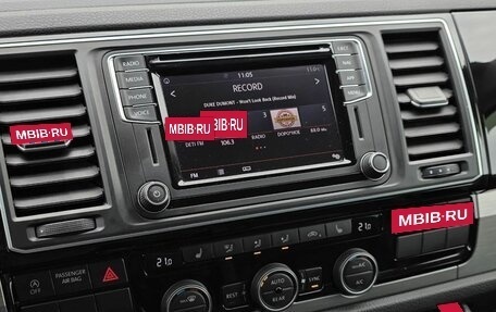 Volkswagen Multivan T6 рестайлинг, 2018 год, 4 700 000 рублей, 22 фотография