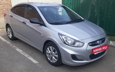 Hyundai Solaris II рестайлинг, 2013 год, 850 000 рублей, 2 фотография